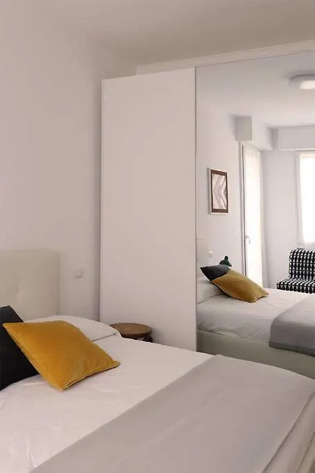 Appartamento Bilocale Metro 4 Blu Frattini - Airport Linate Milano